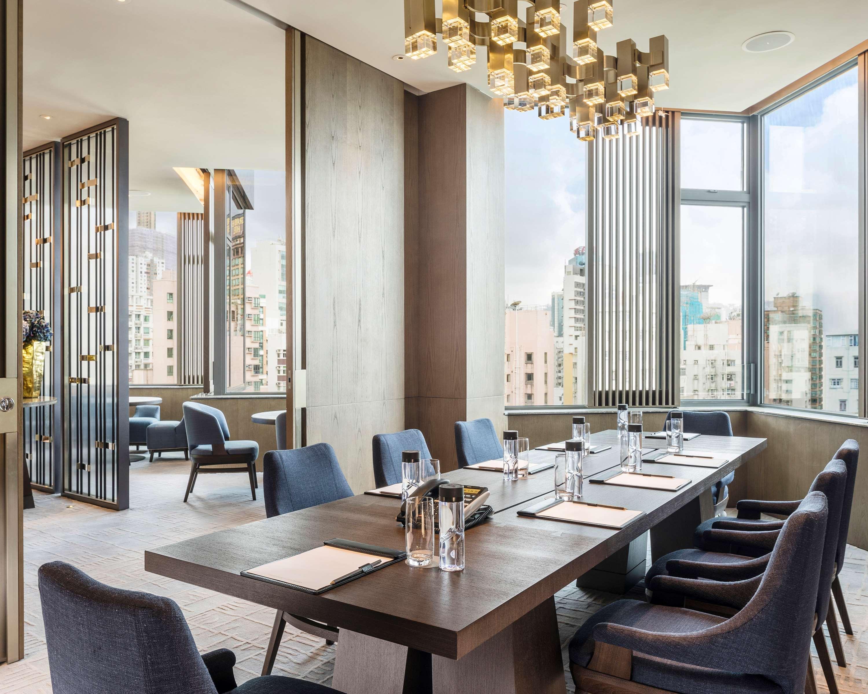 Hotel Hyatt Centric Victoria Harbour 4*