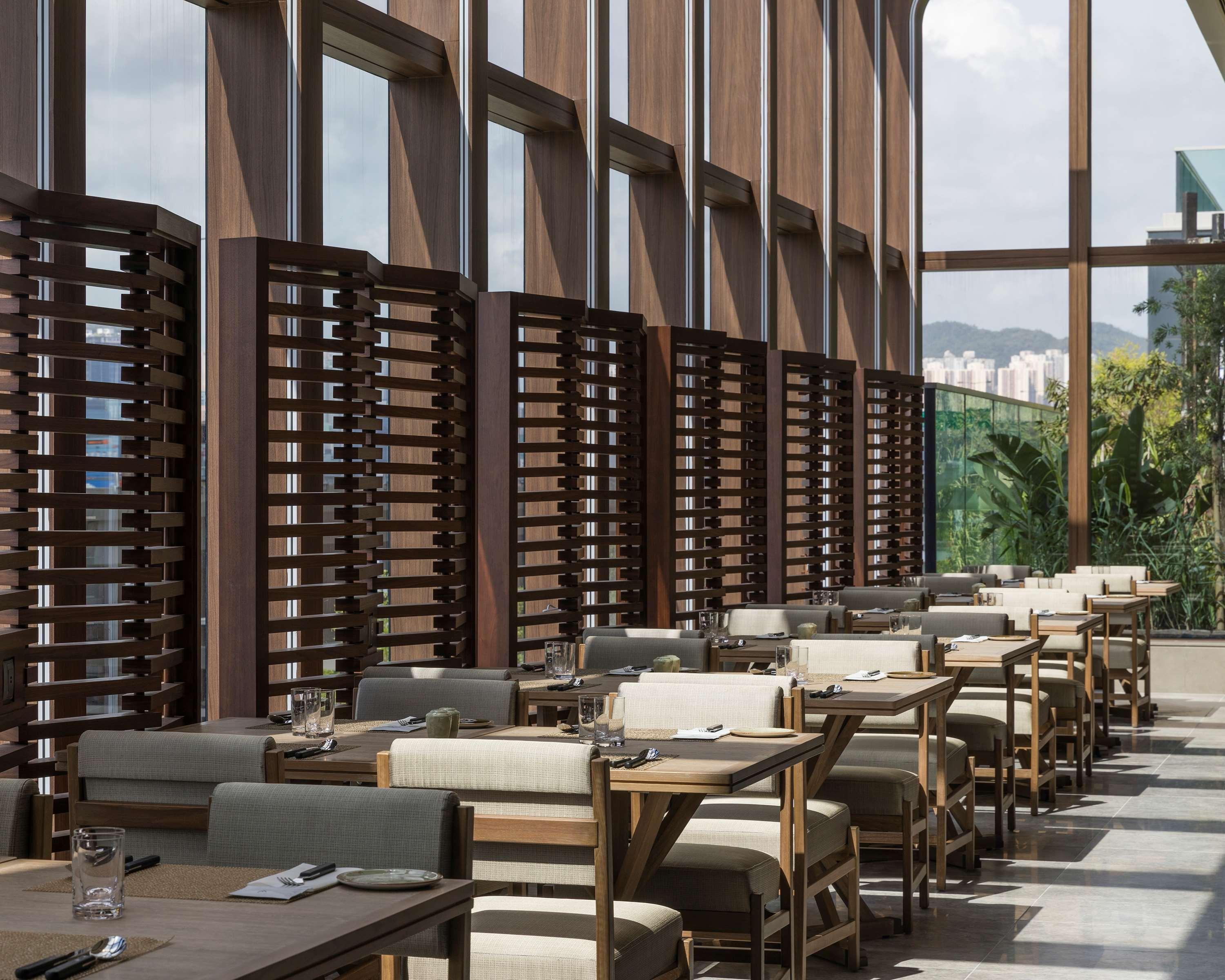 Hyatt Centric Victoria Harbour Hotel 4*